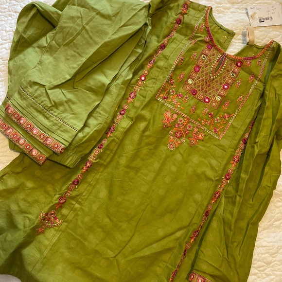 Sold Brand new Ethinic kids - Picture 1 of 1